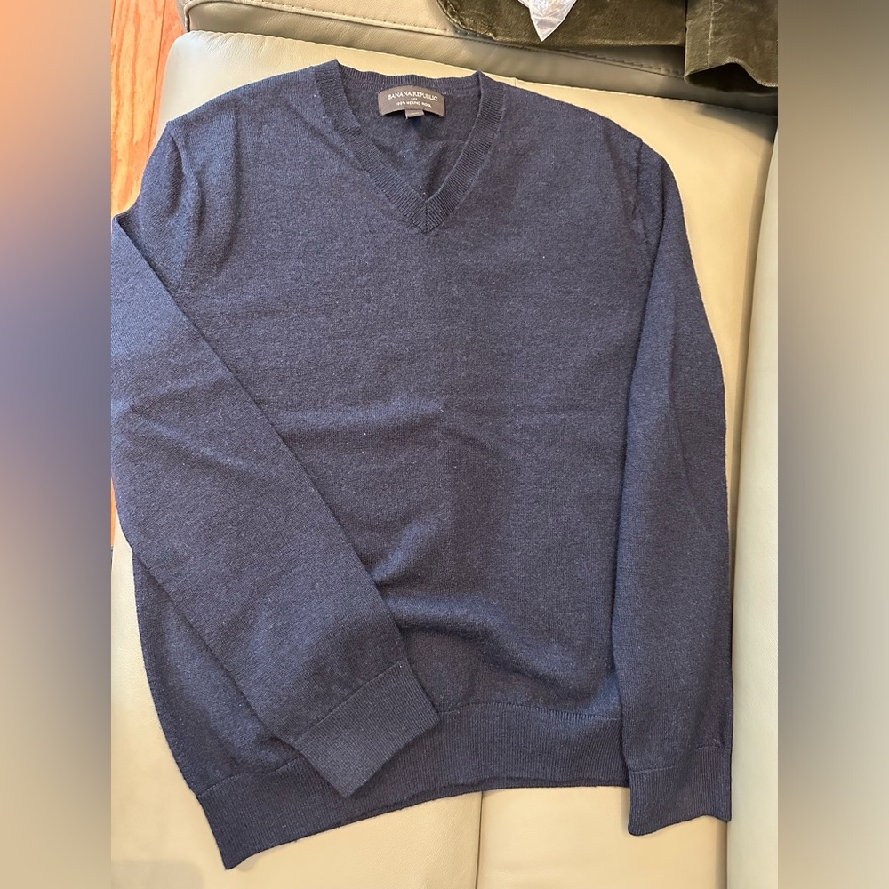 Banana Republic Merino Wool V-Neck Sweater NWOT